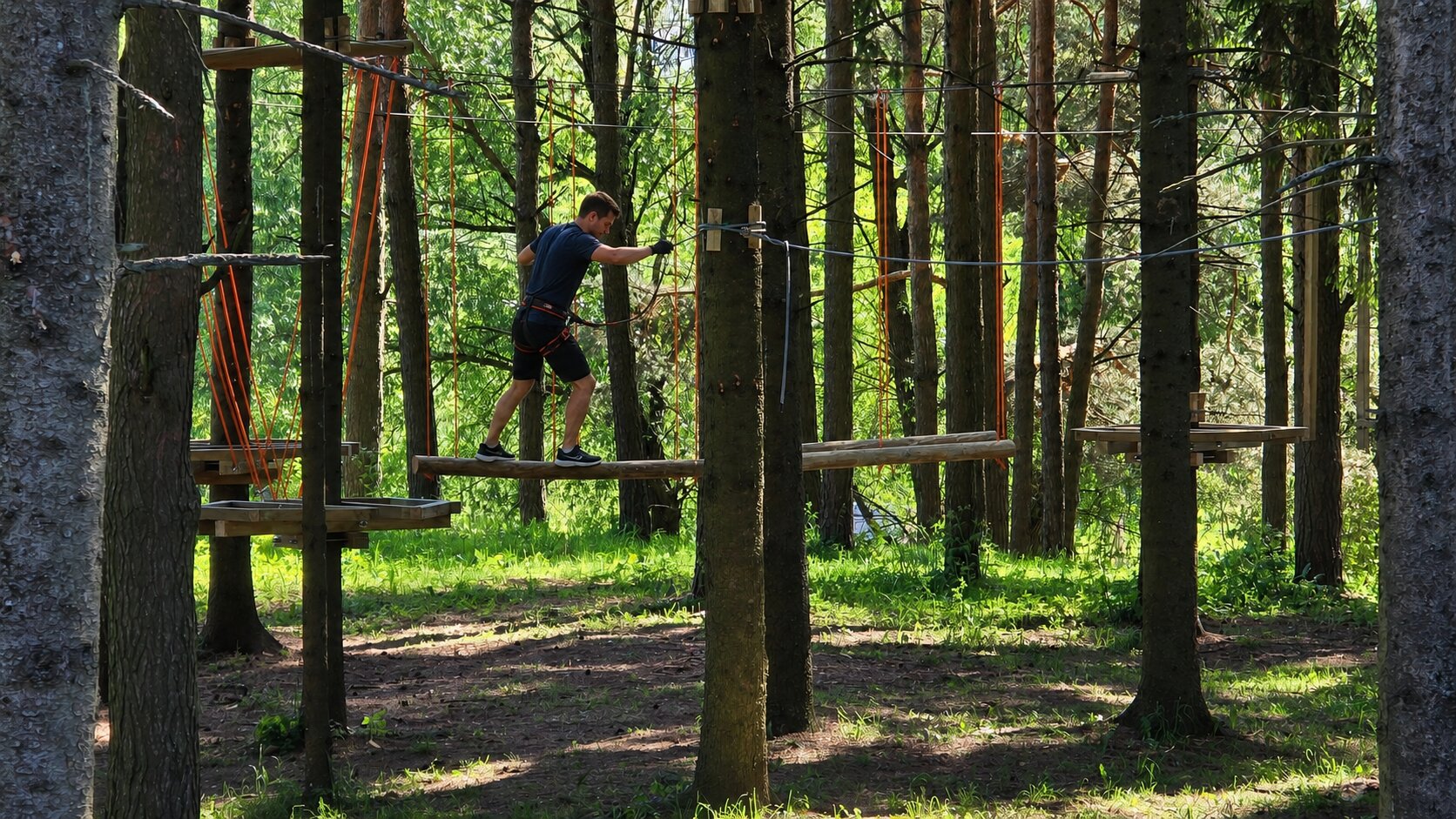Kabantys tilteliai ir lynai nuotykių parke